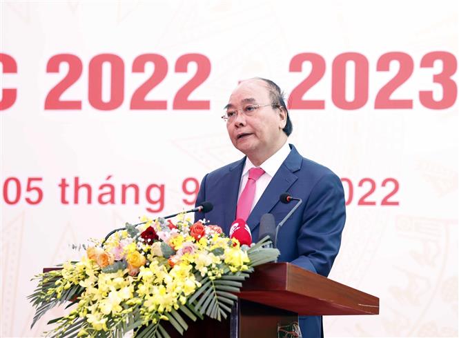Chủ tịch nước Nguyễn Xuân Phúc phát biểu tại lễ khai giảng năm học 2022-2023 tại Trường Đại học Khoa học Tự nhiên (Đại học Quốc gia Hà Nội) - Ảnh: TTXVN
