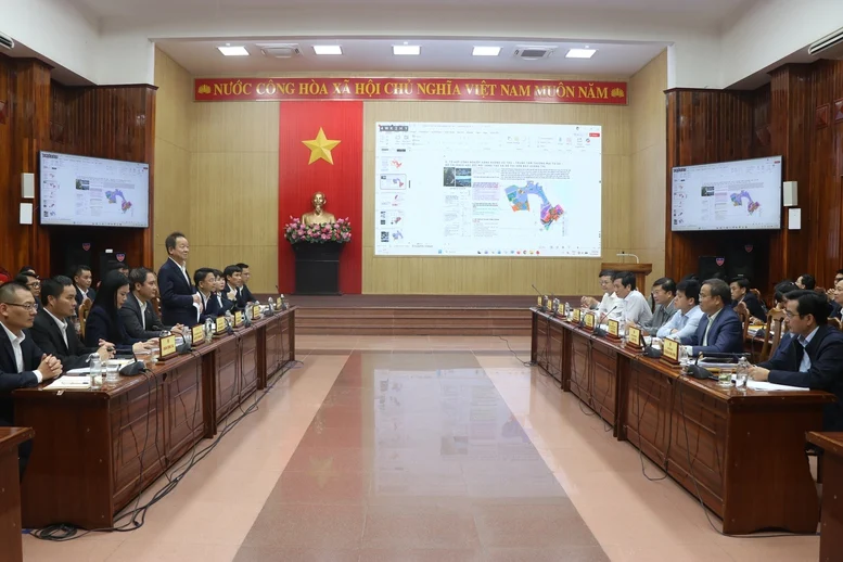 UBND tỉnh Quảng Trị làm việc với Tập đoàn T&T nhằm trao đổi về tình hình triển khai các dự án.