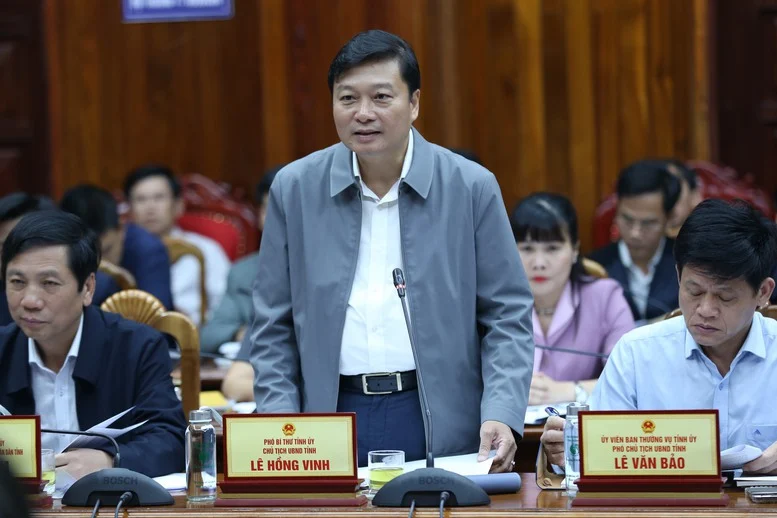 Chủ tịch UBND tỉnh Quảng Trị Lê Hồng Vinh phát biểu tại buổi làm việc.