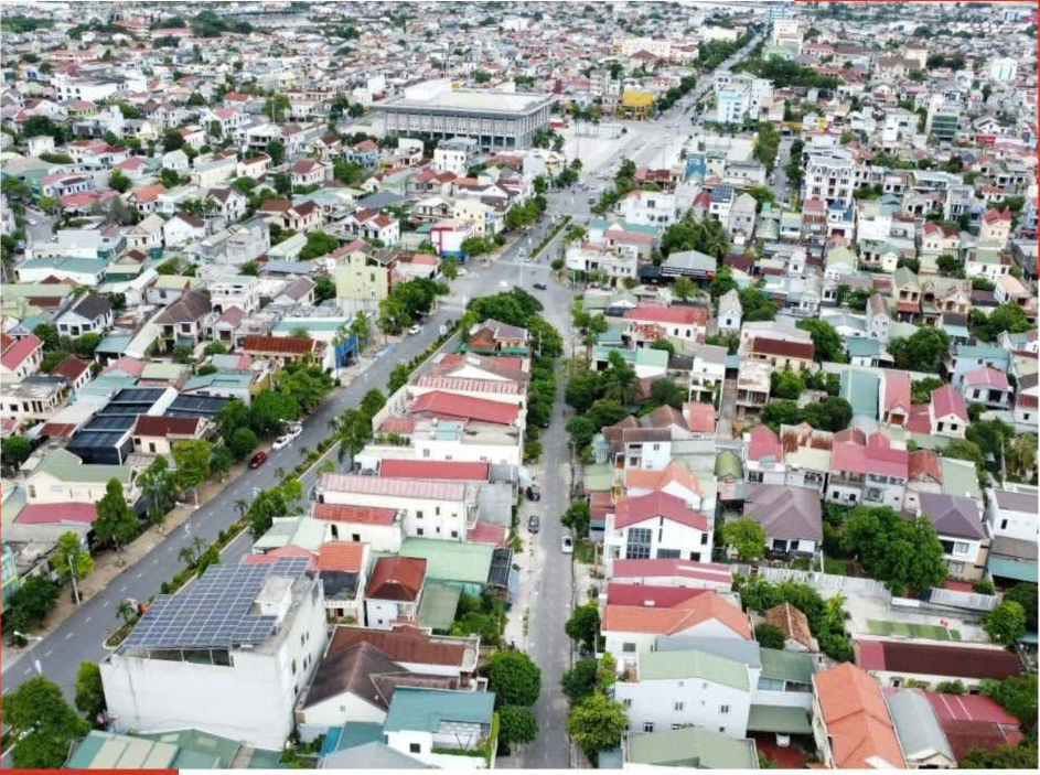 Đường Hùng Vương là tuyến đường huyết mạch kết nối từ quốc lộ 1A đến Xã Ái Tử - Quảng Trị.